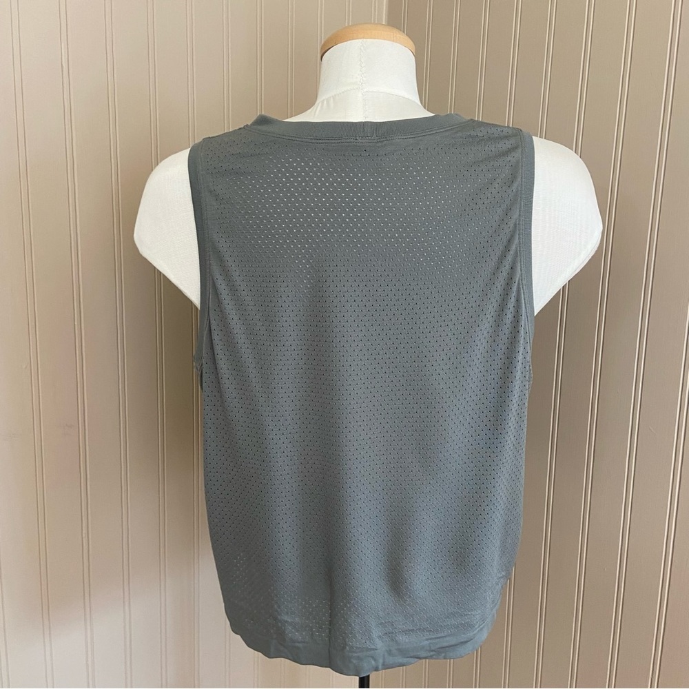 Lululemon Swiftly Breathe Crop Tank Top in Grey Sage Women’s 10 - Picture 4 of 7